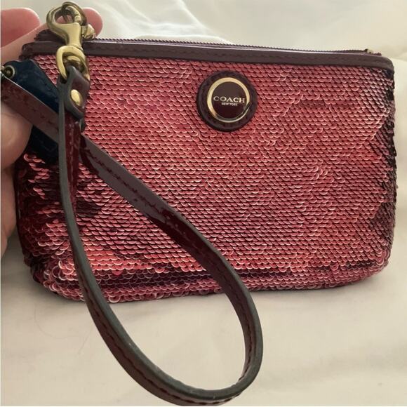 Coach Poppy RARE Red Sequin & Leather Wristlet F48429 EUC MSRP $198 - Picture 4 of 9